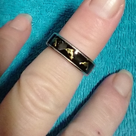 Black and Goldtone Dolphin Band Ring Vintage - Picture 3 of 3